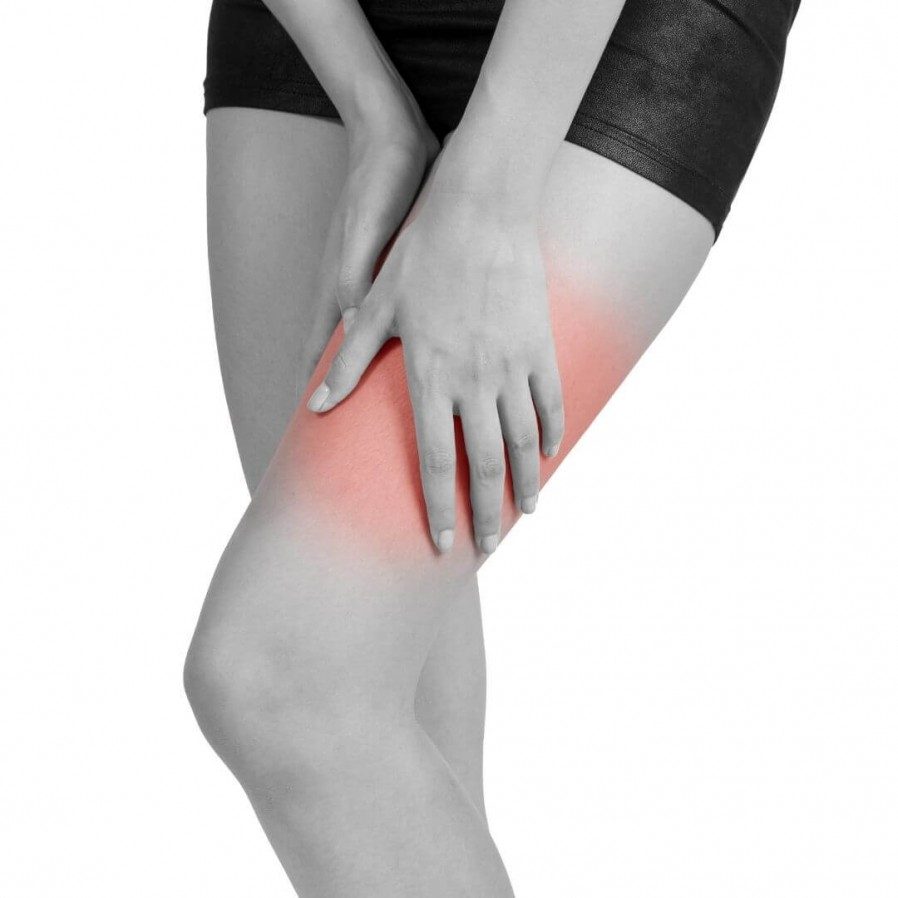 Woman holding her knee in pain from ITB Syndrome